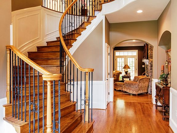 4th image of 15607 Chesdin Manor Dr