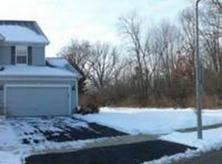 2205 Cheshire Dr, Aurora, IL 60502