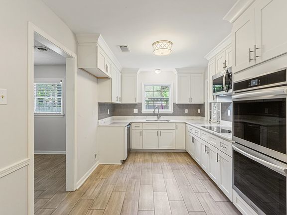 3rd image of 1899 River Valley Dr