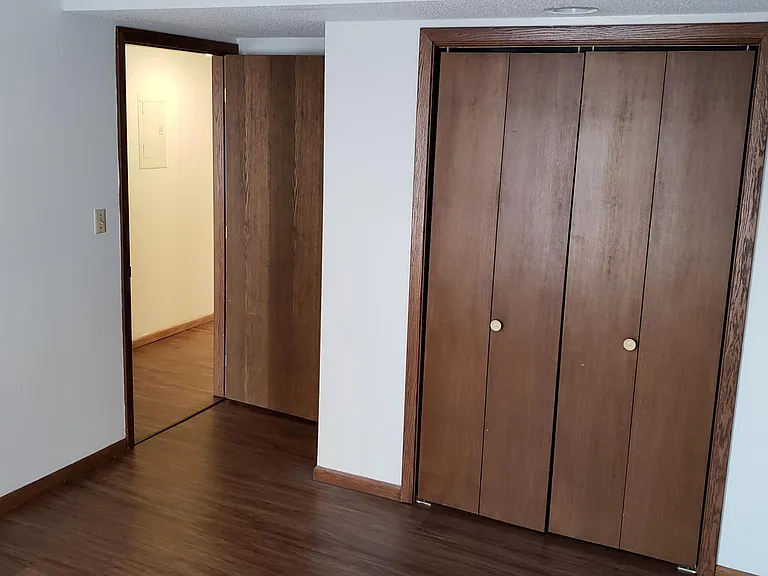 Moderate-sized bedroom