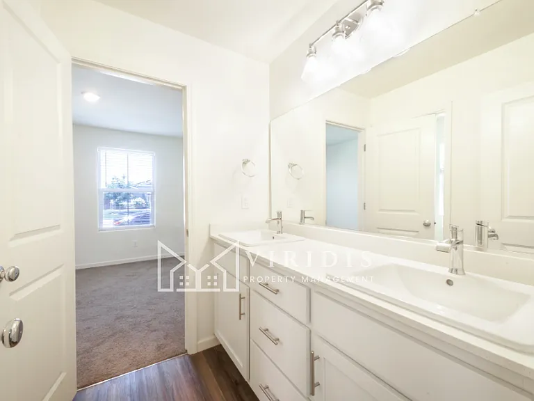 5917 Vespucci Ave — Photo 8