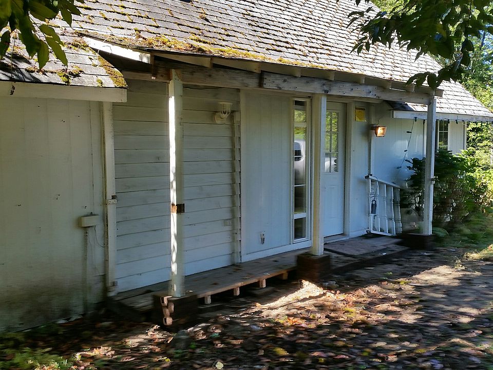1st image of 857 208th Ave SE
