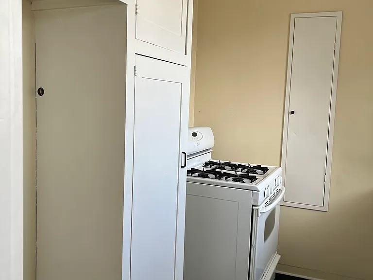 2214 D St #1 — Photo 11