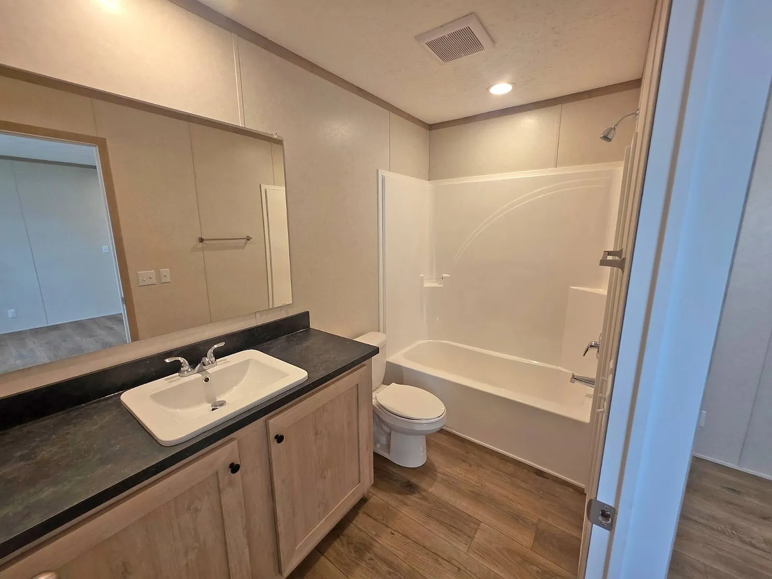 3 bed, 2.0 bath, 1140 sqft, $1,500 — Photo 4