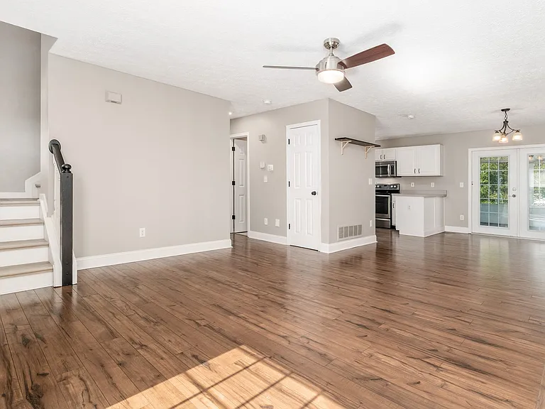 8446-1 Olenbrook Dr — Photo 9