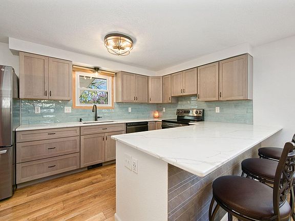4th image of 4820 Sheridan Ave