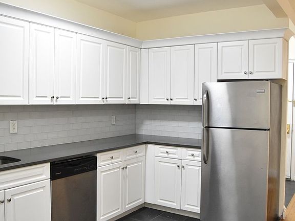 4th image of 2147 E 17th St APT 4E