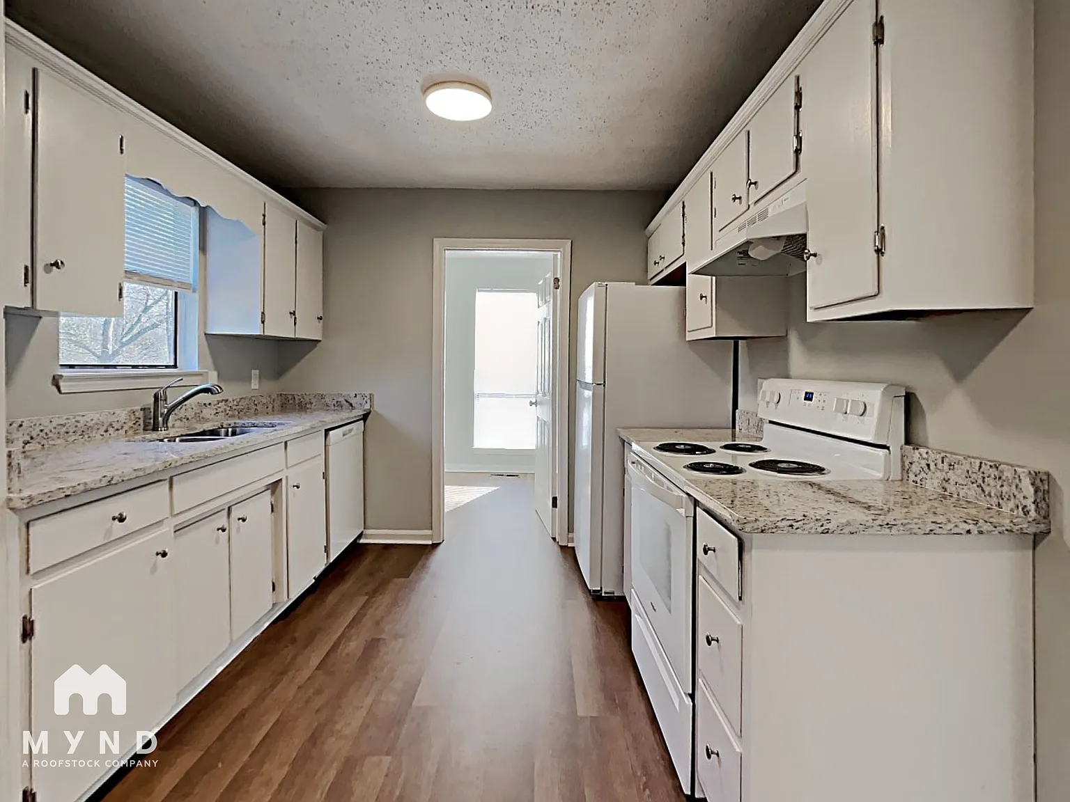 3 bed, 2.0 bath, 1176 sqft, $1,790 — Photo 3