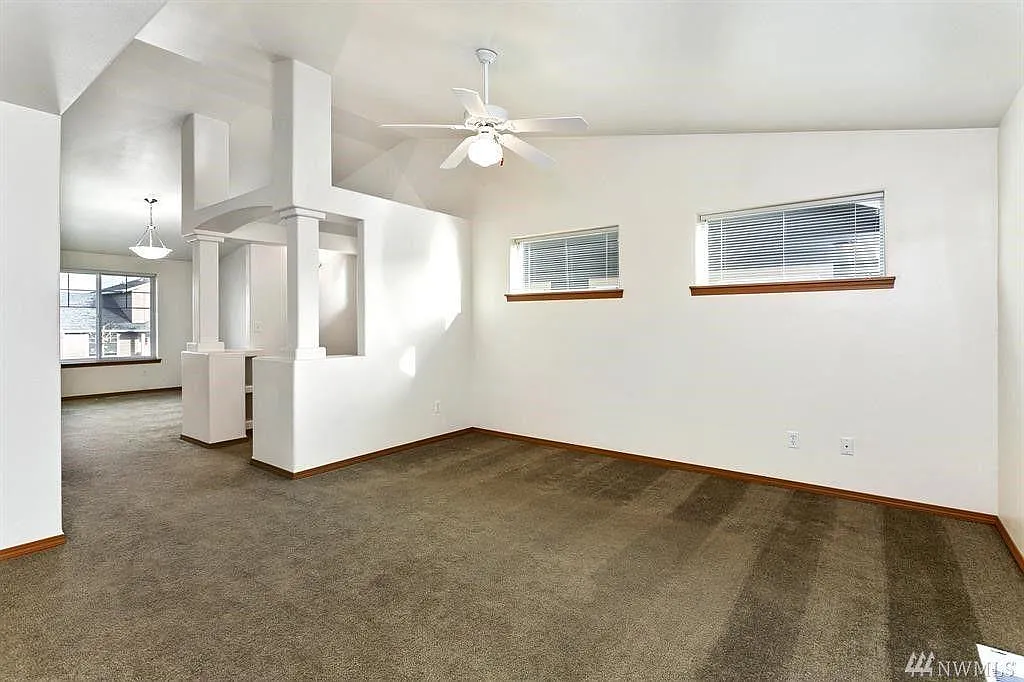 3 bed, 2.5 bath, 1709 sqft, $2,800 — Photo 4