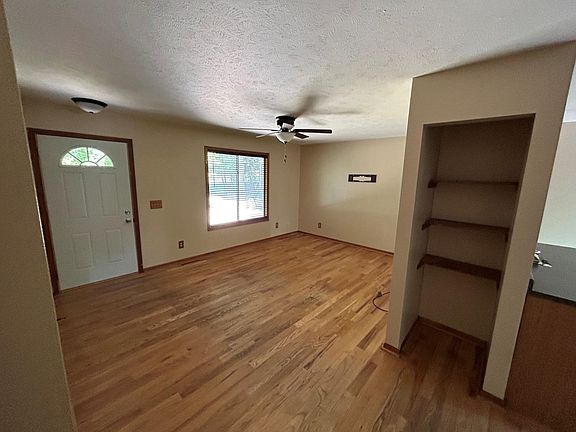 4th image of 19161 White Pine Dr