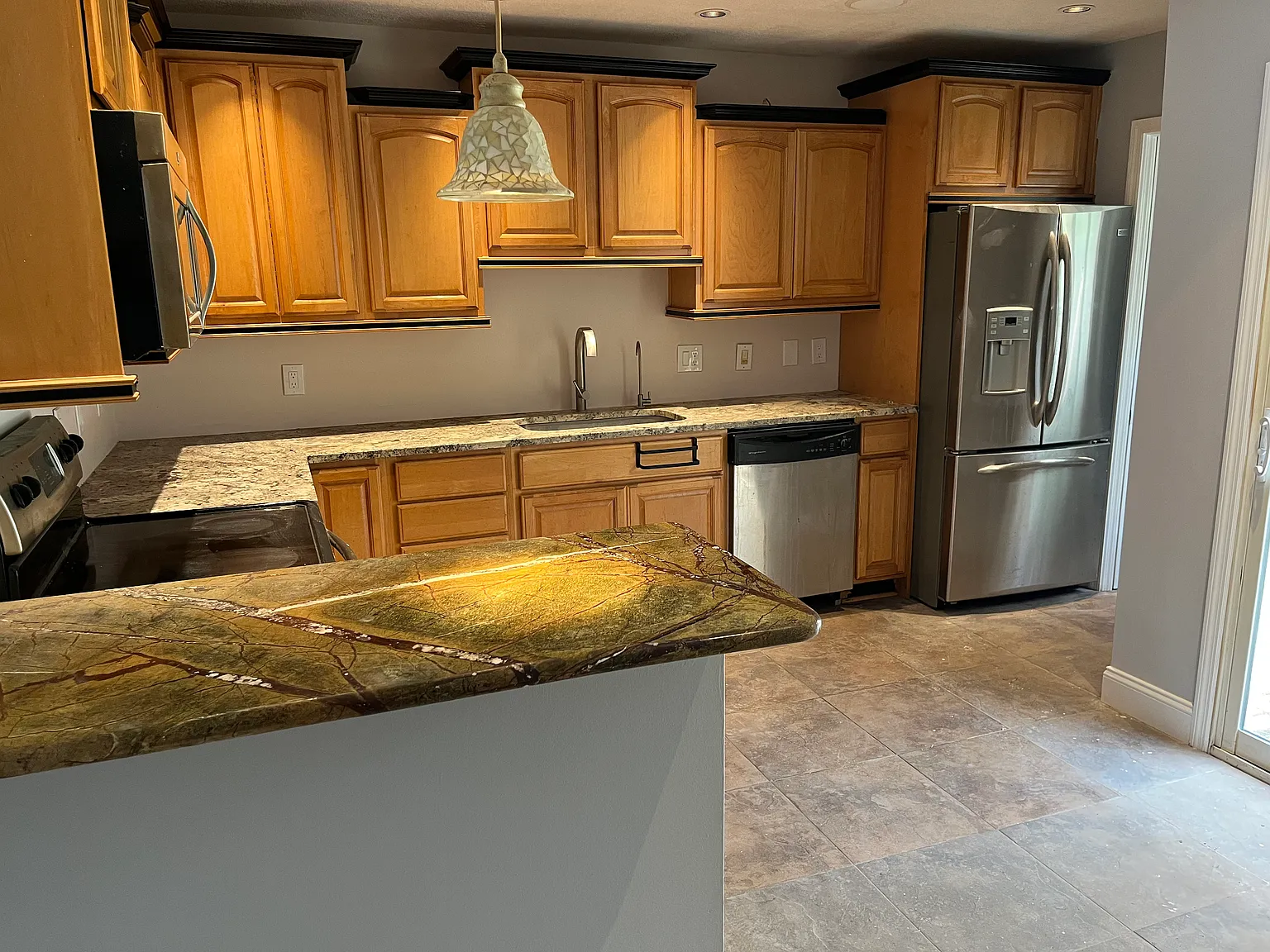 2 bed, 1.5 bath, 905 sqft, $2,000 — Photo 4
