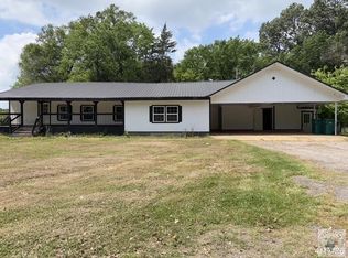 324 E Browning St, De Kalb, TX 75559