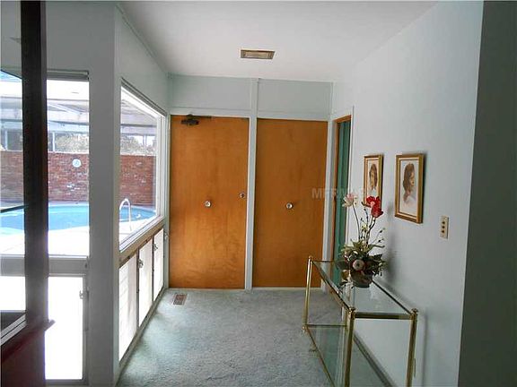 3rd image of 326 W Graham Park Dr