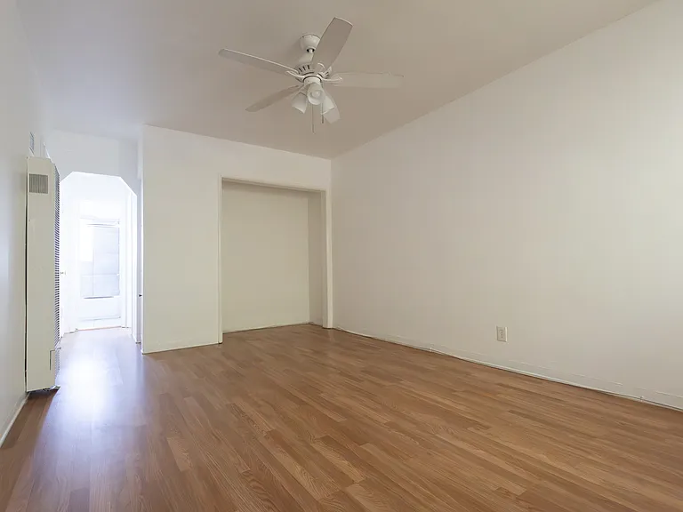 400 S Pacific Ave #402-1/2 — Photo 2