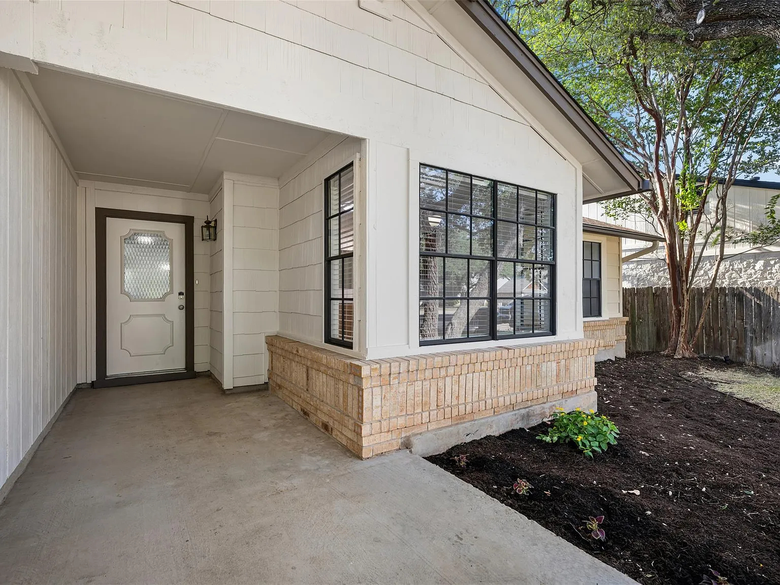 3 bed, 2.0 bath, 1953 sqft, $2,200 — Photo 3