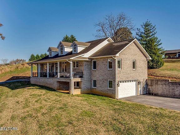 3rd image of 417 River Rd