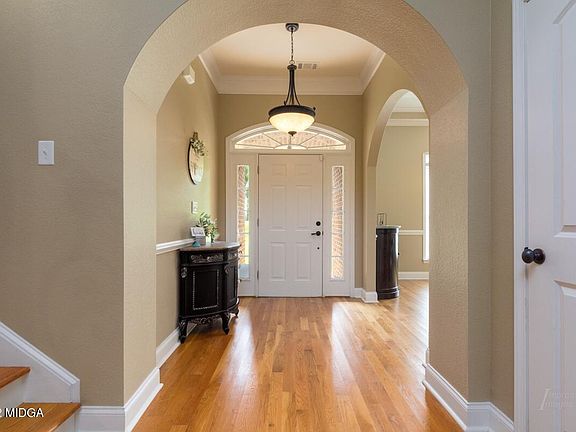 4th image of 2279 Fox Creek Dr