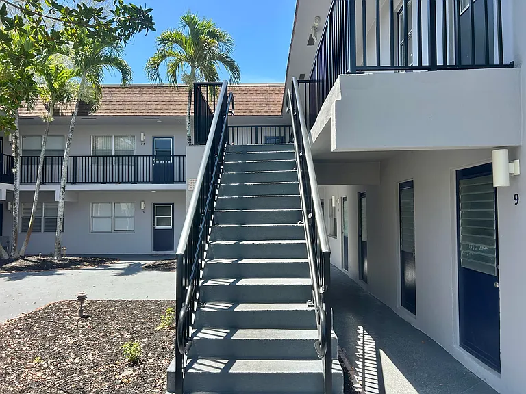 260 NW 19th St #290 — Photo 3