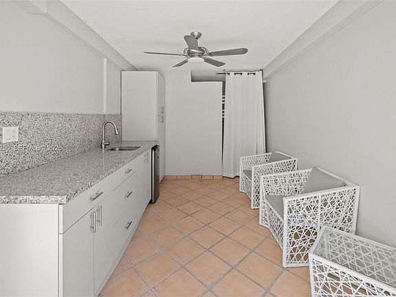 4th image of 4925 Collins Ave #Cu2