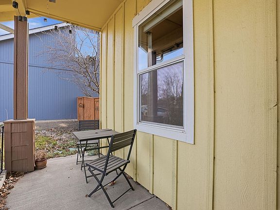 3rd image of 20648 Beaumont Dr