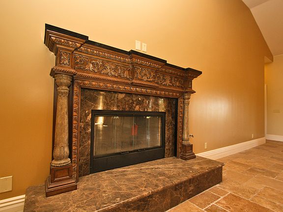 3rd image of 526 W Gladstone St