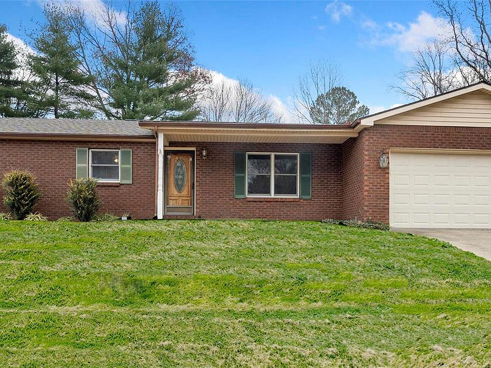 1st image of 1936 Carolina Ln