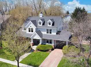 410 Old Walnut Cir, Gurnee, IL 60031