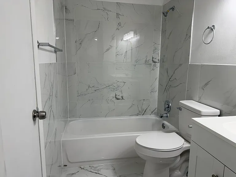 2552 NW 52nd Ave #B19 — Photo 4
