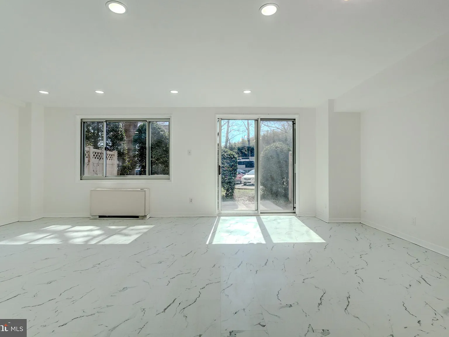 Studio, 577 sqft, $1,600 — Photo 2