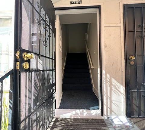 3rd image of 272 S Coronado St #1/6