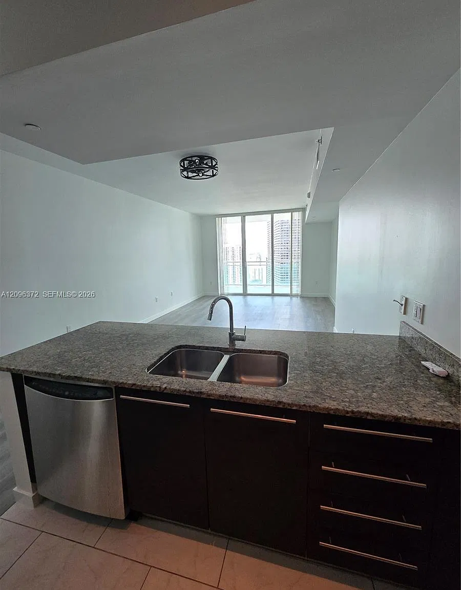 1 bed, 774 sqft, $3,400 — Photo 3