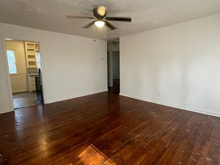 307 W McGee St — Photo 2