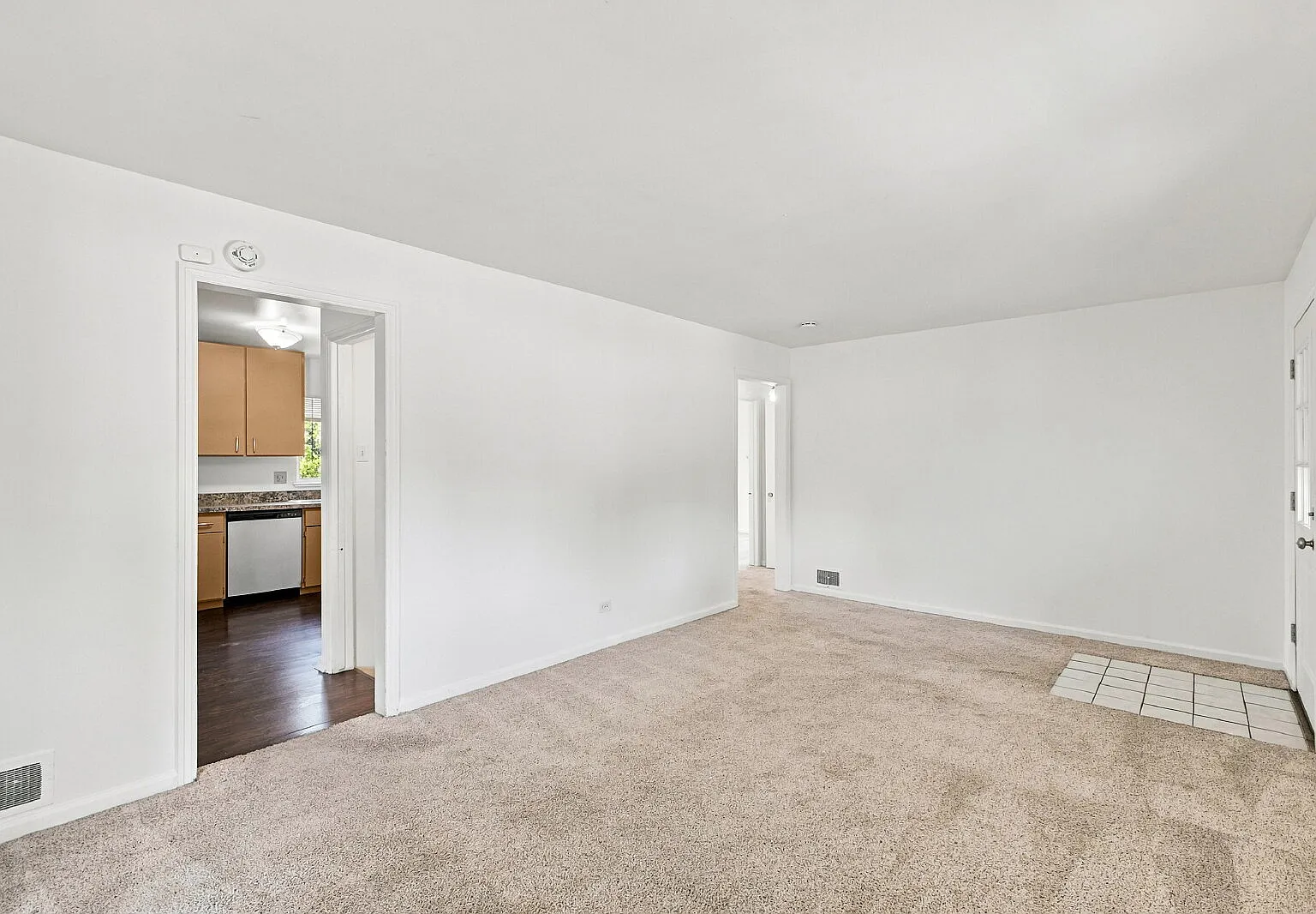 4 bed, 2.0 bath, 1815 sqft, $2,591 — Photo 3