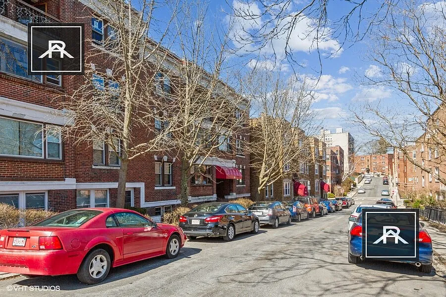 3 bed, 1.0 bath, 925 sqft, $3,400 — Photo 3