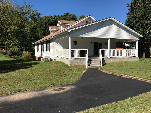 1071 Lakeview Dr Photo 1