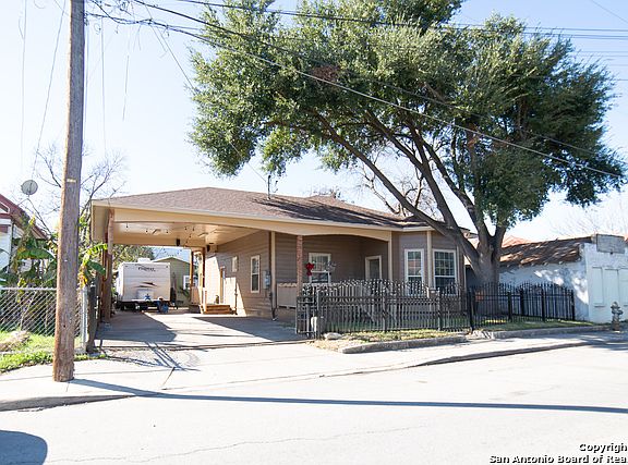 2nd image of 122 Rehmann St