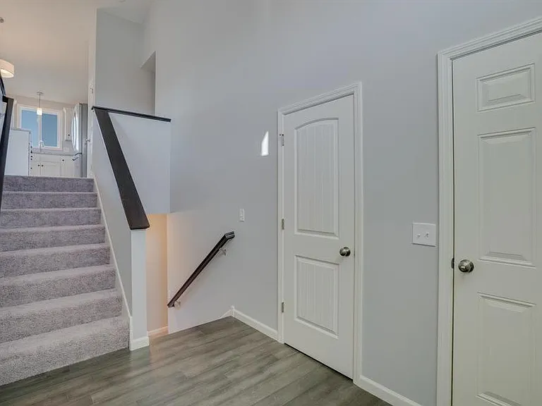 Large entryway/mudroom