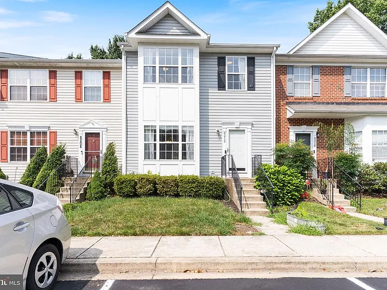 8212 Silverton Ct — Photo 1