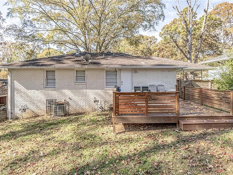 2456 Harwood Dr — Photo 14