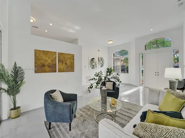 2631 Oakbrook Ln, Weston, FL 33332