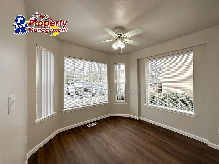 10122 W Garverdale Ln #202 — Photo 4