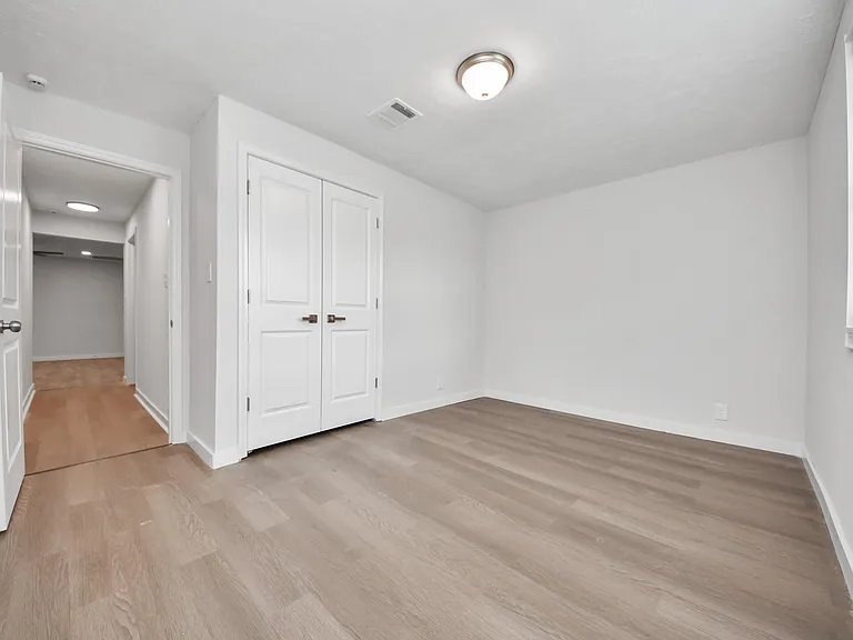 302 County Park Dr — Photo 14