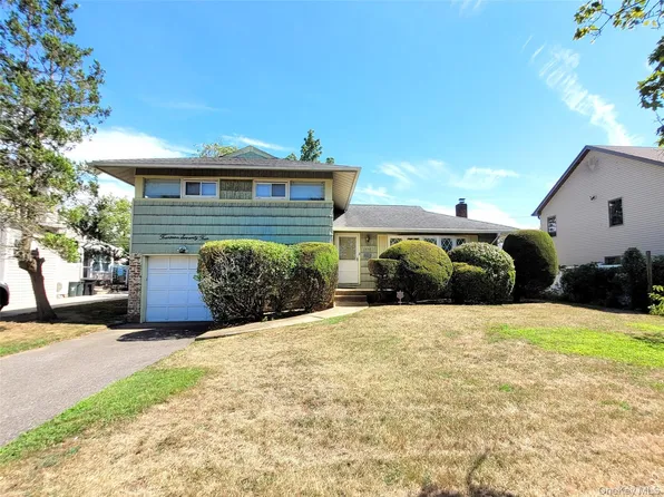 1474 Stephen Marc Lane, East Meadow, NY 11554