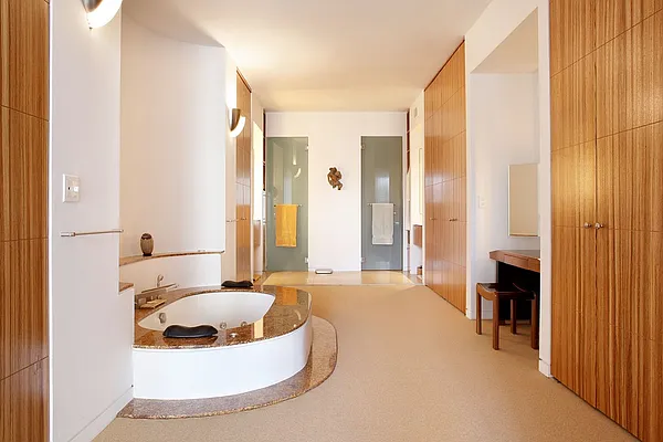 Sold by Sloane Square | media 6