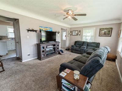1233 Carrie Ave, Des Moines, IA, 50315