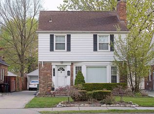 1440 Vernier Rd, Grosse Pointe Woods, MI 48236