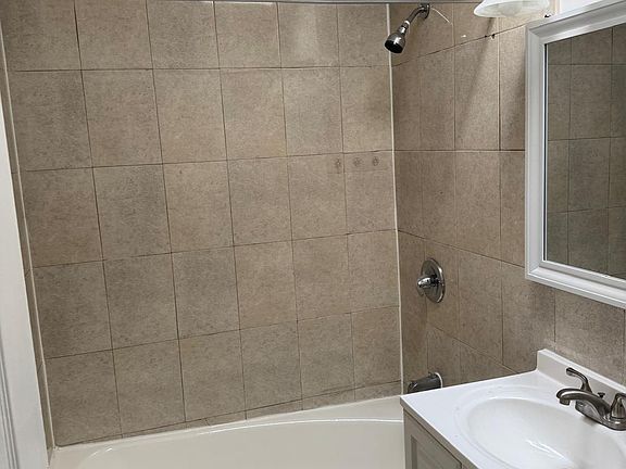 5th image of 728 Soundview Ave #2