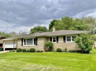 1814 Perry Ct, Sycamore, IL 60178