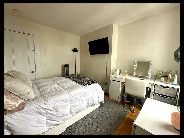 276 Bunker Hill St #3 — Photo 5