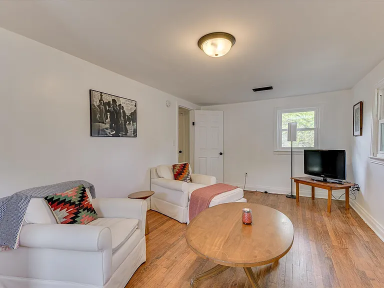 1532 Colleton Ave SE — Photo 8
